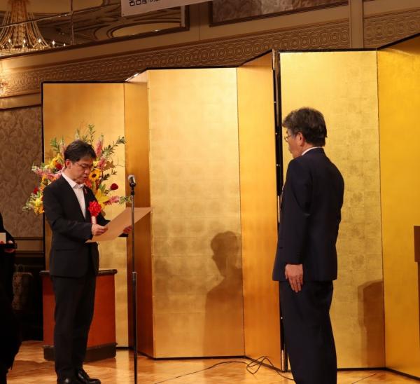 永年勤続優良給水装置工事事業者表彰　　 　受賞者代表 廣瀬水道工業所